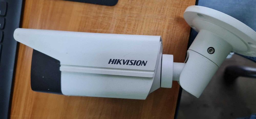 Hikvision NVR + 2 camere IR 4MP, HDD inclus