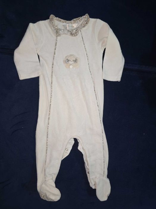 Детски дрешки, подходящи за бебета от 3 до 12 месеца