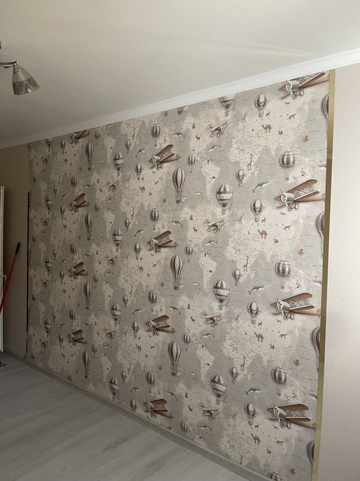 Поклейка обоев и покраска потолка