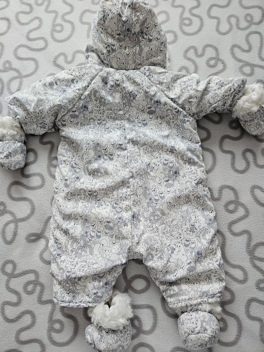 H&M бебешки космонавт 0-2м. 56 см. Не е носен. Само изпран.