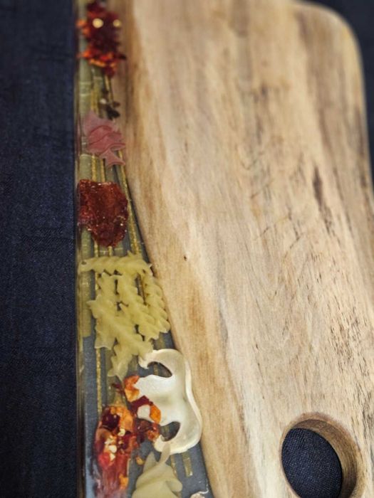 Дъска за сервиране и рязане, епоксидна смола и дърво