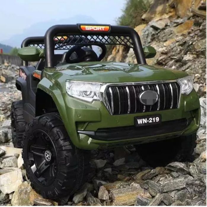 Продаю детскую машинку на аккумулятор