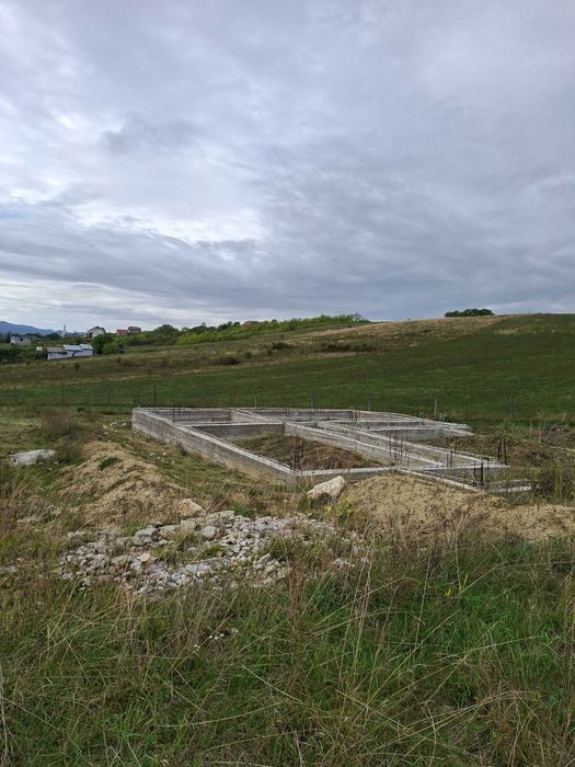 Teren intravilan de vanzare + fundație