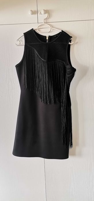 Предлагам различни дамски рокли. Подходящи за различни поводи.