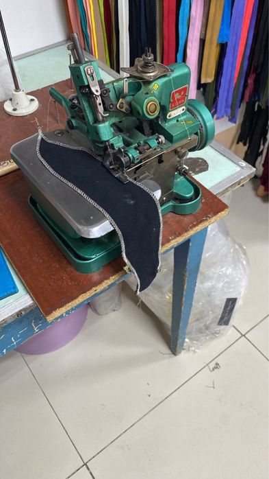 Продам оверлог 2 шт.