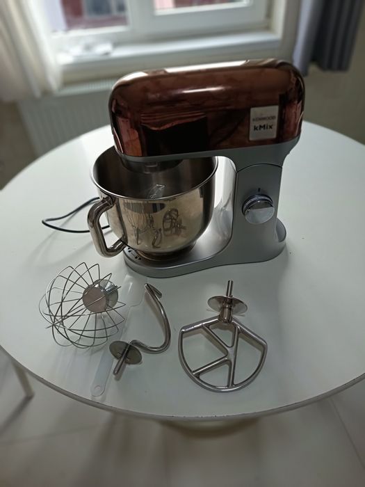 Mixer. Kenood 1300 roni negociabil