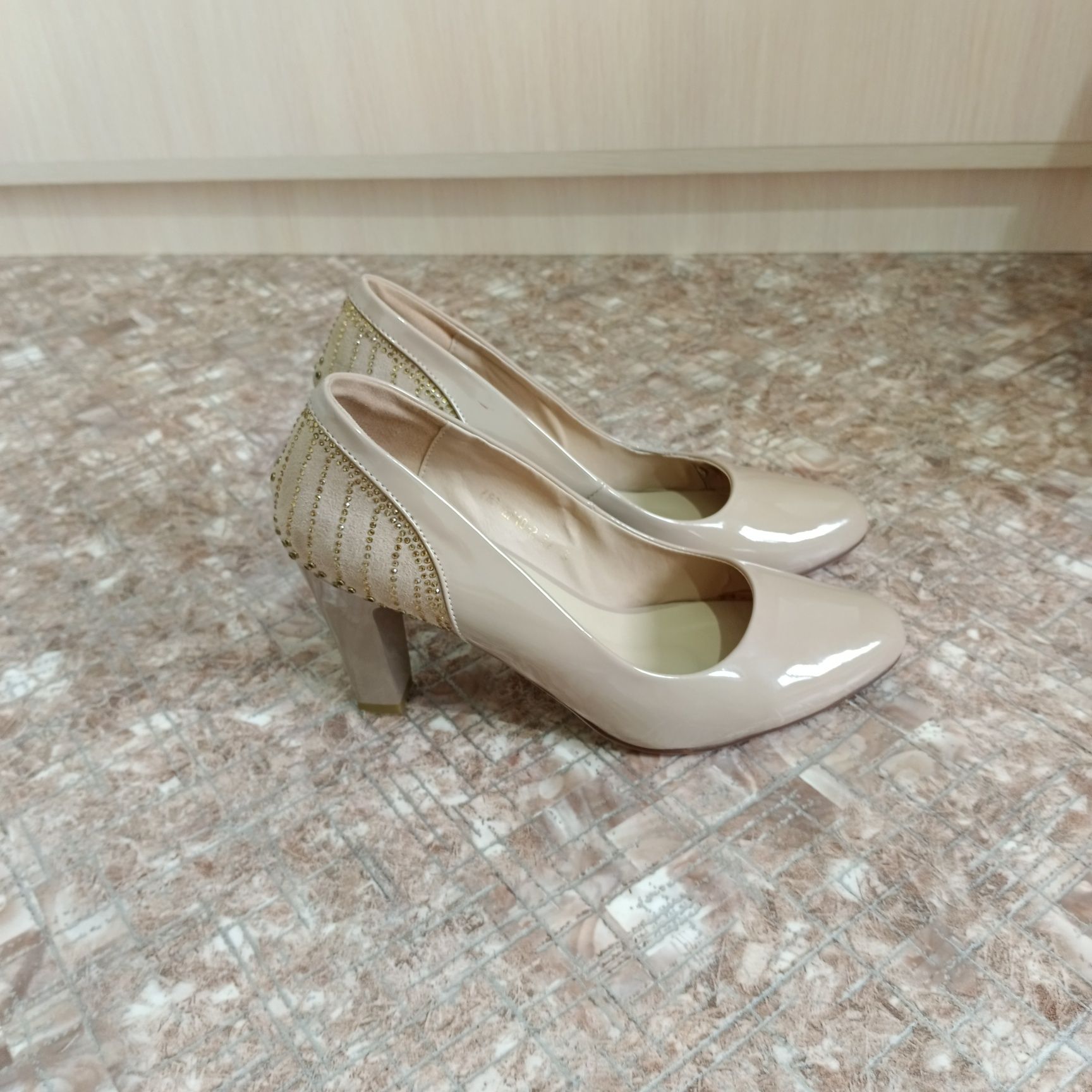 Продам туфли 39 размера