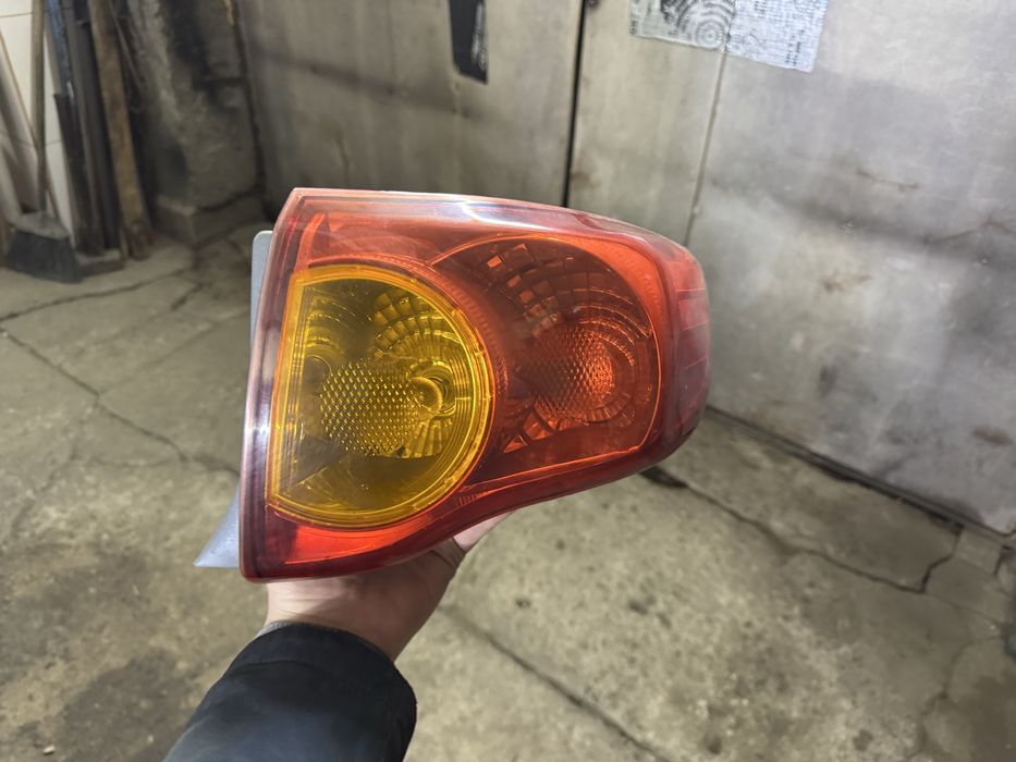 Фонарь крыла , Королла (Corolla)