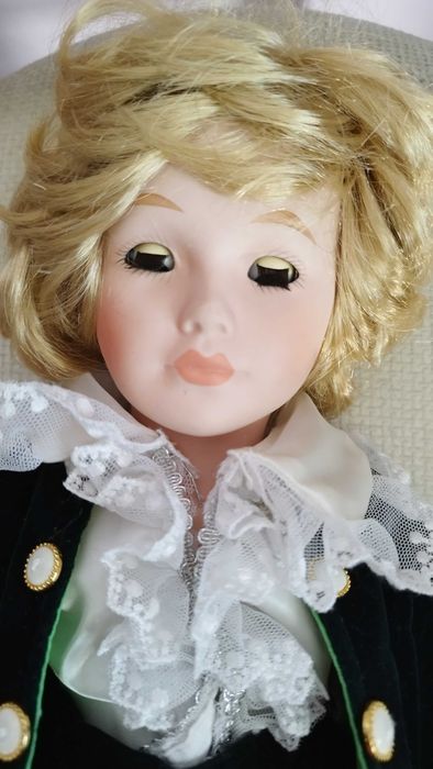 Порцеланова немска кукла, колекционерска