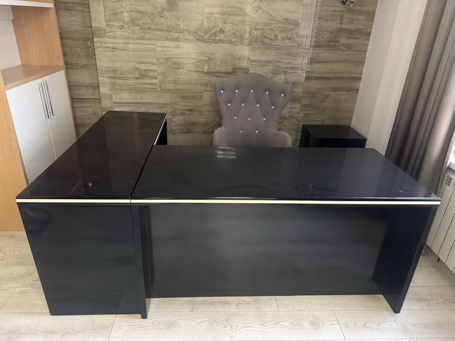 Рабочий стол с тумбой