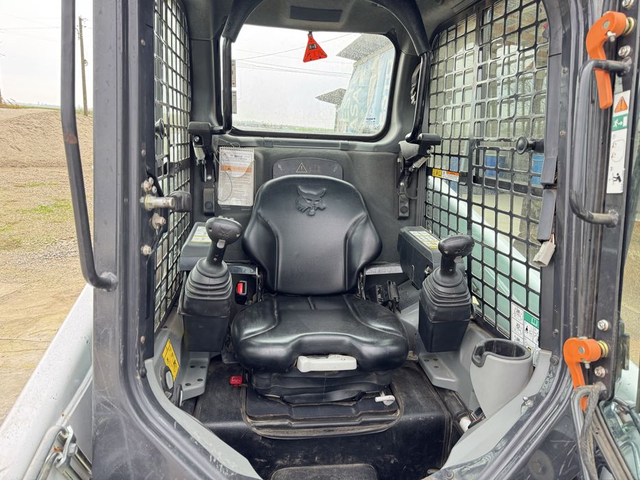 Incarcator frontal Bobcat S450. Ca nou , cu 700 ore impecabil .