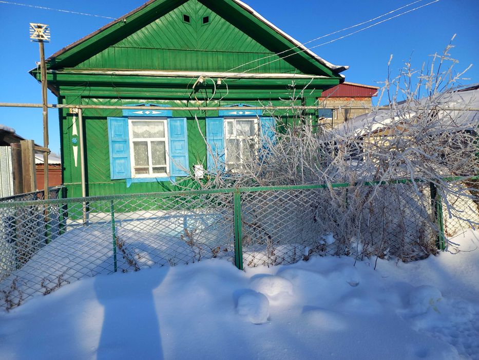 дом центр, 61,7 кв.м., 3 комнаты, кухня, веранда, санузел, газ, вода