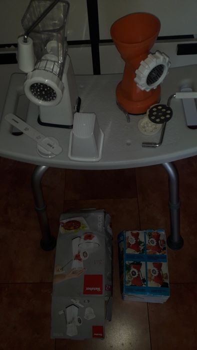 Masina de tocat carne cu ventuza