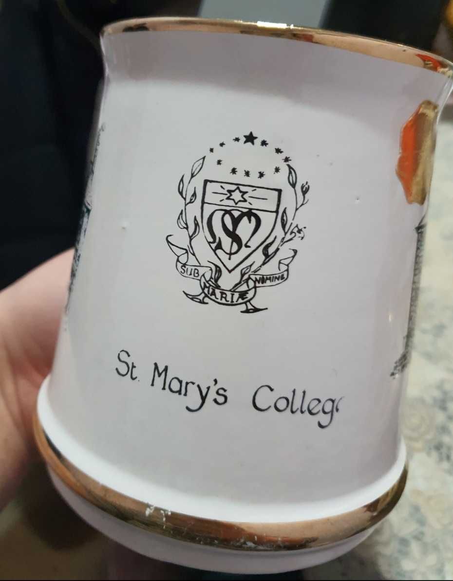 Английска чаша с 22 каратово злато "St. Mary's college"