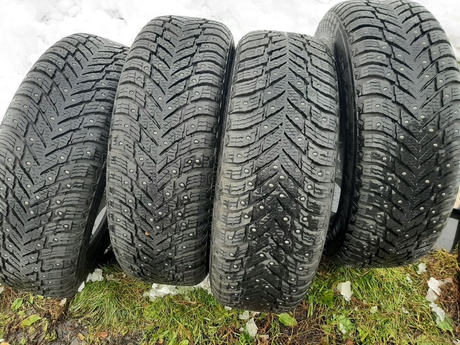 Продам зимнюю резину размер 225/65R17, Nokian Хакапелита 10, как новые
