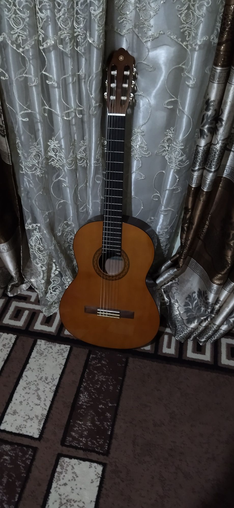 Ямаха с 40 калачинске гитара