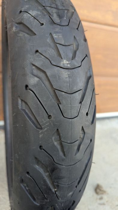 Предна гума 120 70 17 Michelin Road 6 

DOT19

80лв

DOT
