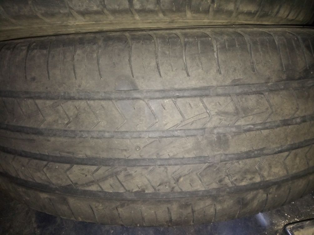 Продам 2 летних балона 225/65/ R17 Delmax