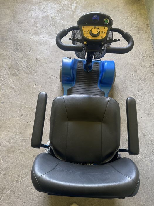 Scuter/caricior electric, pentru varstnice/dizabilitati.