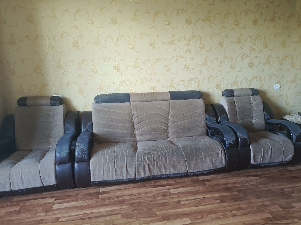 Divan kreslo holati orta