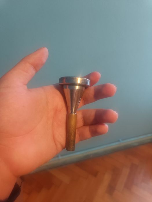 Vând trombon Si bemol perfect pentru începători sau schimb cu bfligorn