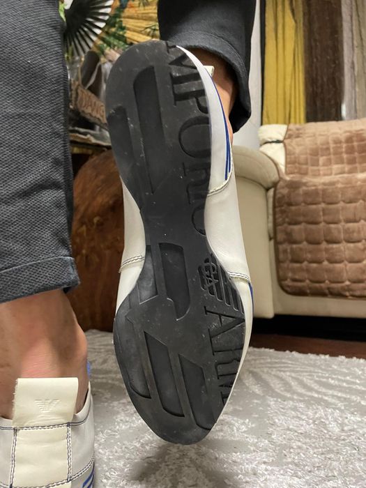 Pantofi sport albi lăcuiți