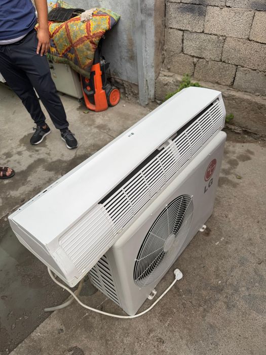 Кондицонер LG продам срочна все работает