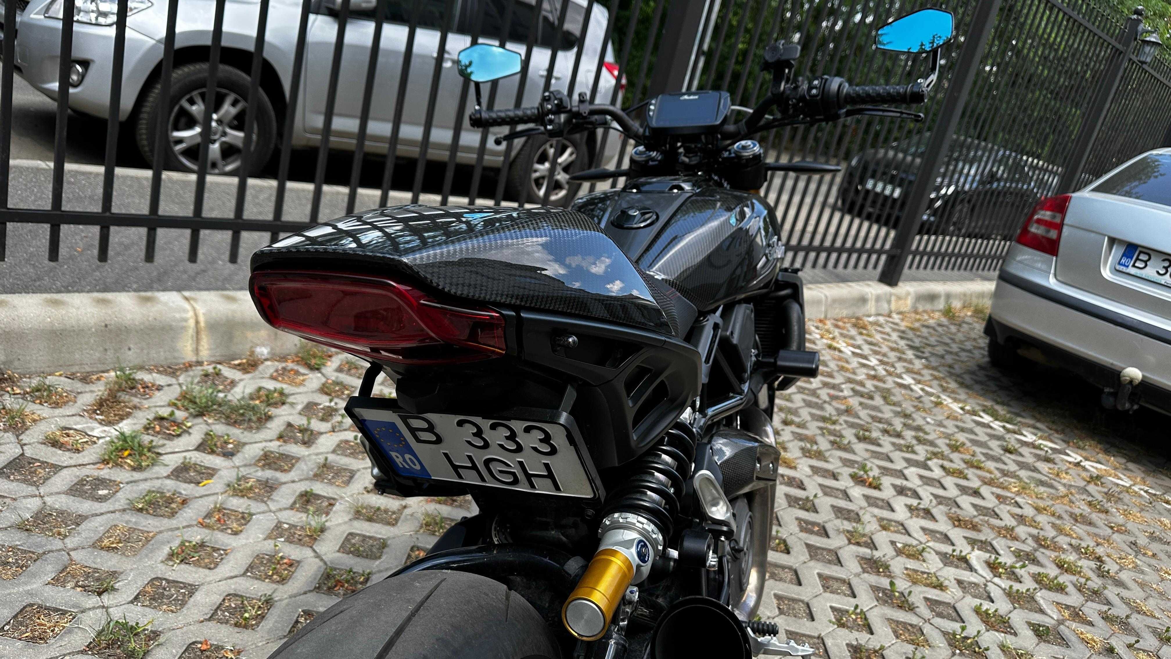 Indian FTR 1200S Carbon / grey&red