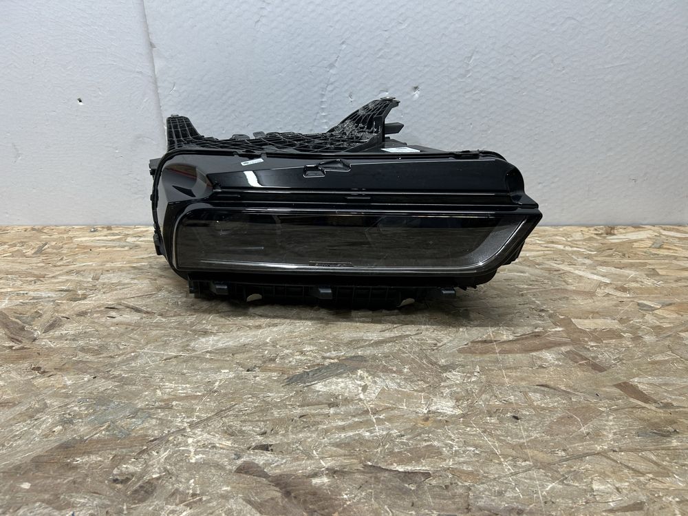 Far faruri bmw G70 seria 7 i7 full led dreapta 2023-2024