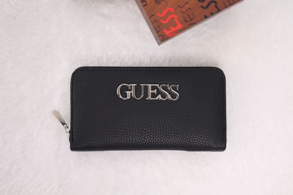 Нови дамски портмонета Guess топ качество