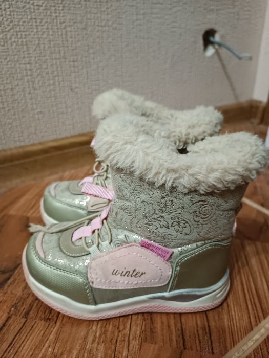 Обувь детская сапоги и кроссовки девчачие
