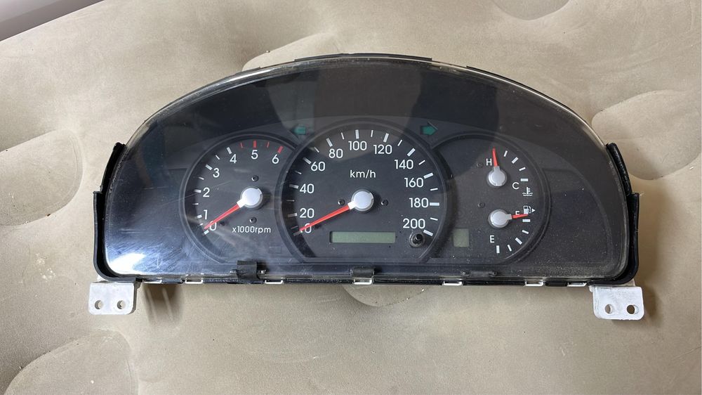 Щиток приборов Kia Sorento 1