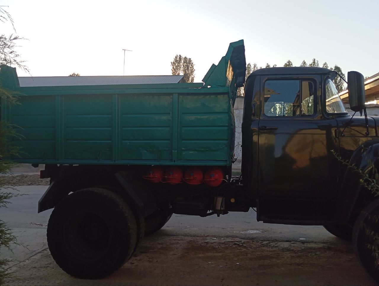 Zil 130  sotiladi xolati alo