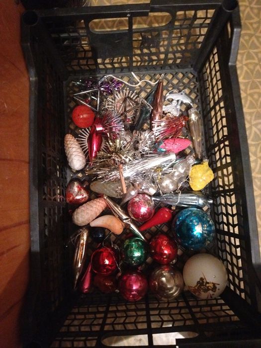 Продам ёлочные игрушки за всё 1.000 тенге вход краски