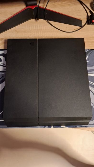 Playstation 4 modelul clasic