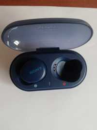 Sony WF-XB700 зарядна кутия и лява слушалка