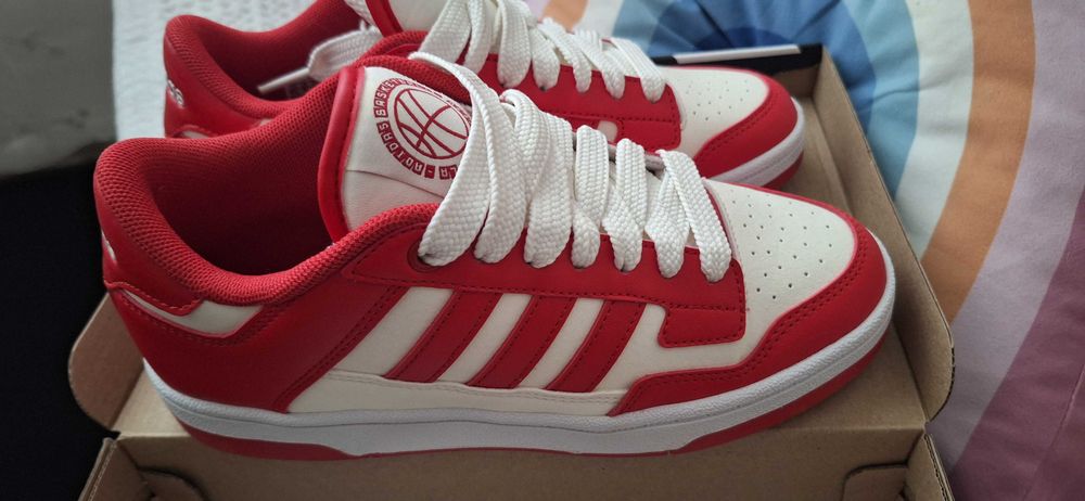 ADIDAS сникърси червени