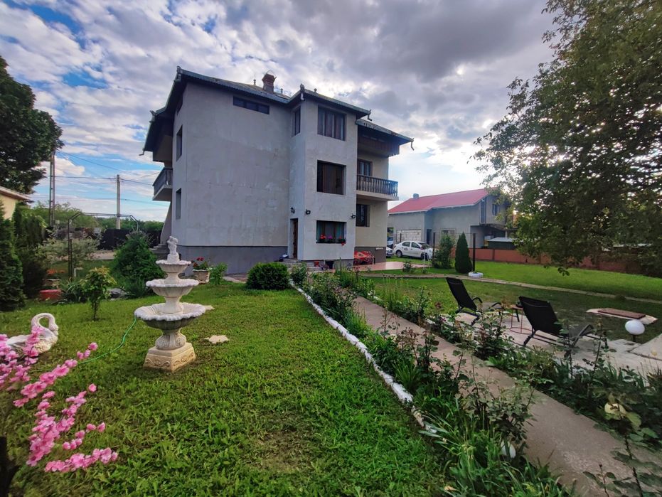 Casa 423 mp utili/  1023mp curte