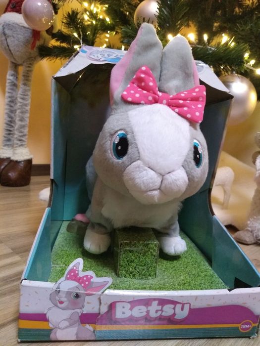 Интерактивно зайче Betsy