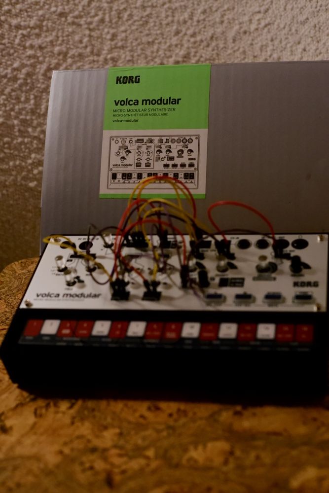 Продается аналоговый синтезатор Korg Volca Modular