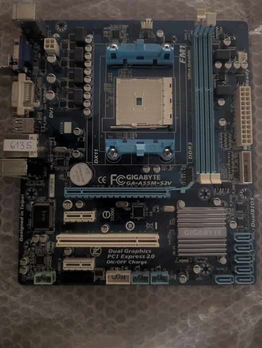 Placa de baza Gigabyte GA-A55M-S2V,2xDDR3,Socket FM1 + placa video 1gb