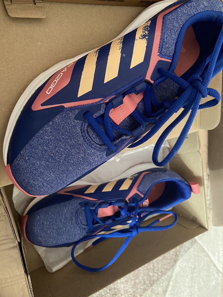 Adidasi Adidas noi