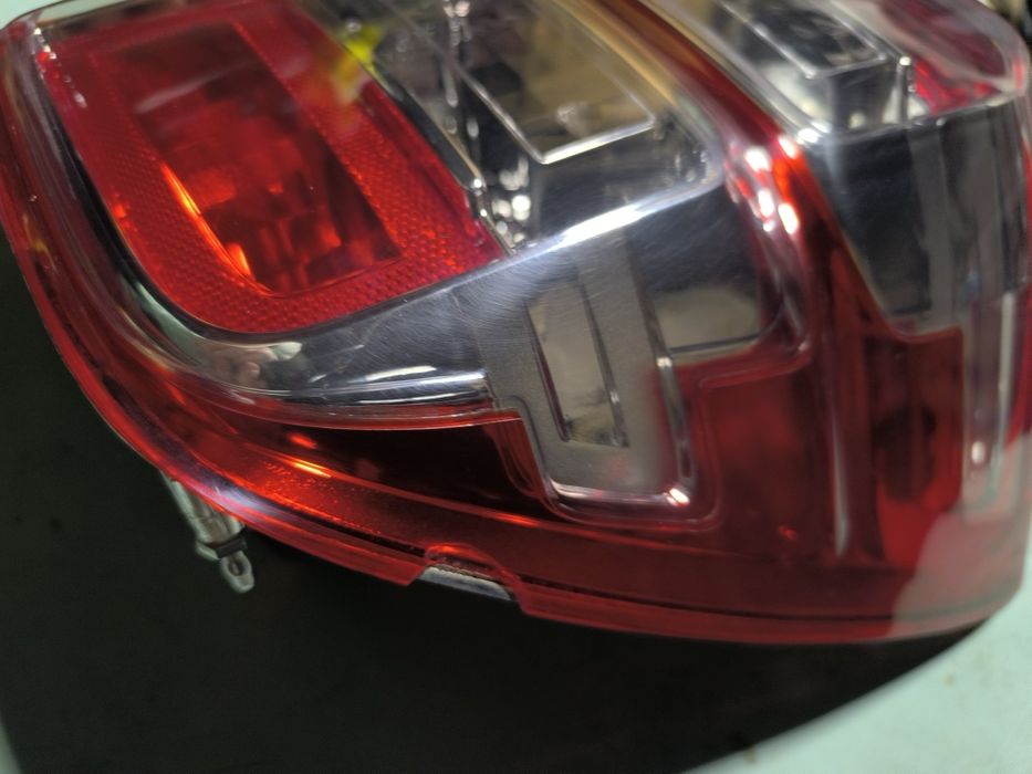 Продам оригинальную фару правую от Кобольта