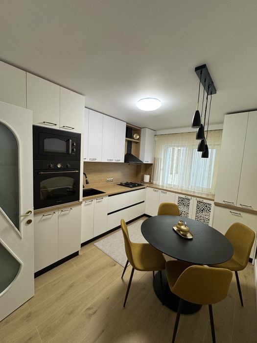 Inchiriez Apartament 3 camere, decomandat, complet utilat si mobilat