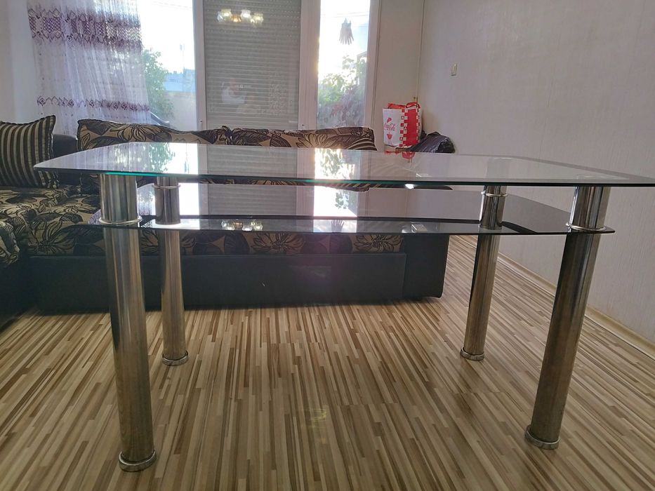 Маса за хранене ,стъклена