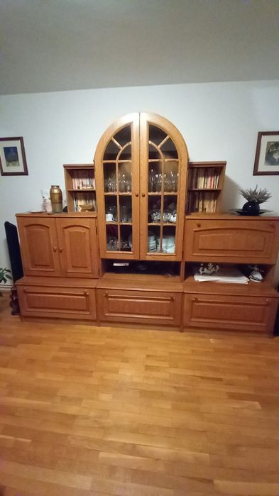 Vând mobilă modulara din stejar.