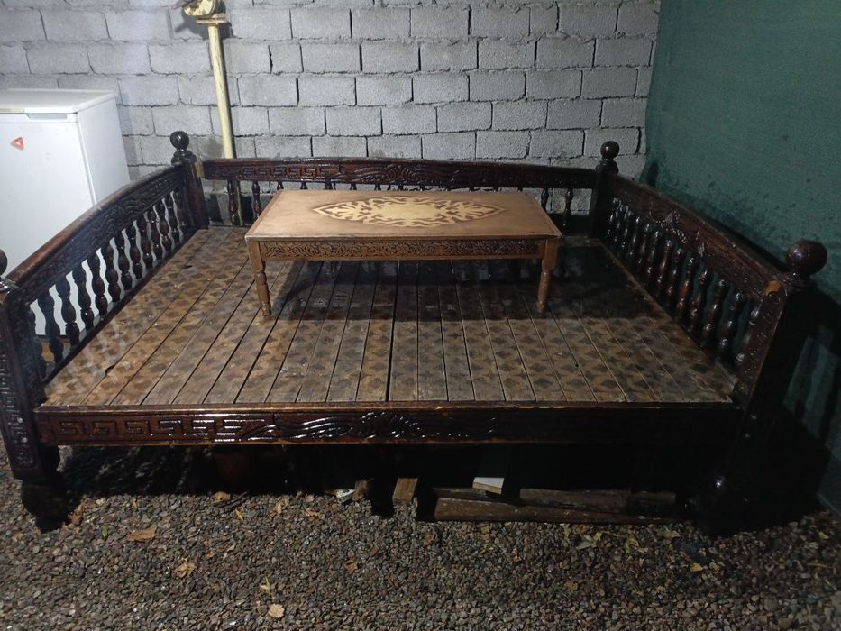 Топчан 2*3 метра + Стол