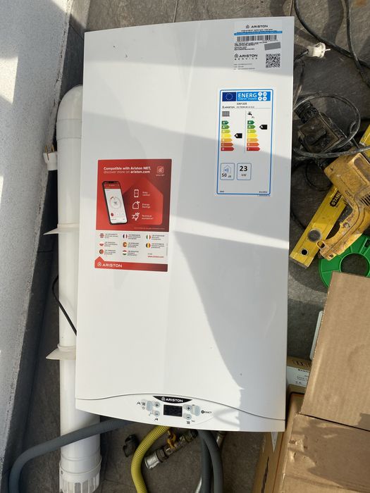 Centrala  pe gaz Ariston 2500 lei