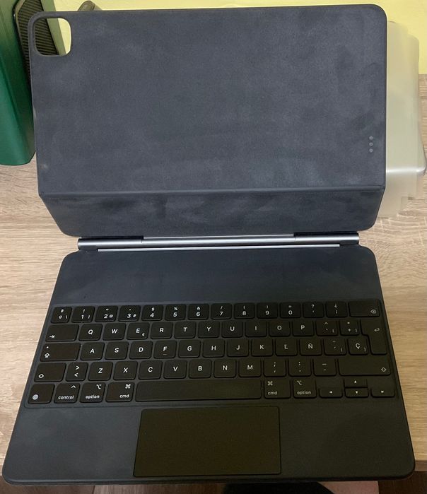 Magic Keyboard Apple клавиатура за iPad Pro 13”.