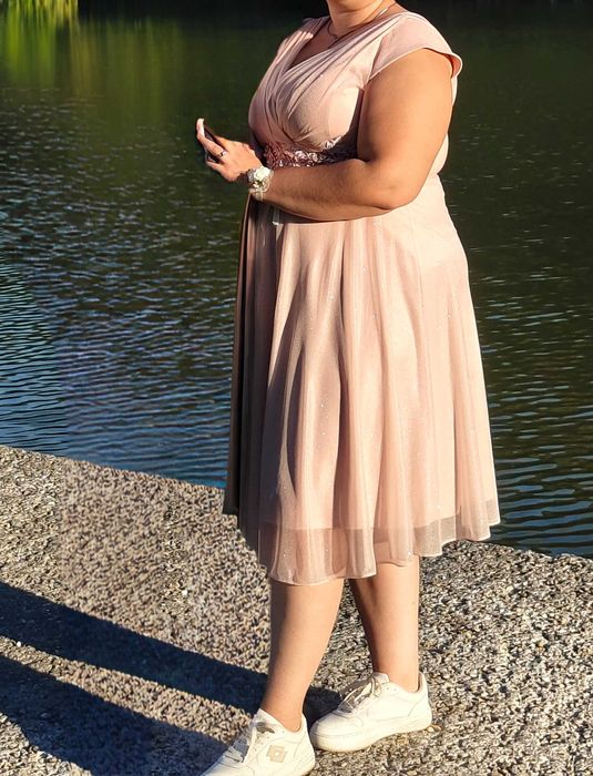 Официална рокля до коляното